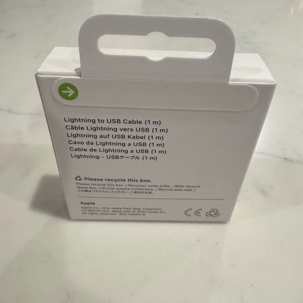 Apple Lightning to USB Cable Packaging